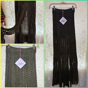 Selfie Leslie Dark olive green Crochet Maxi Skirt double slit medium / small NWT